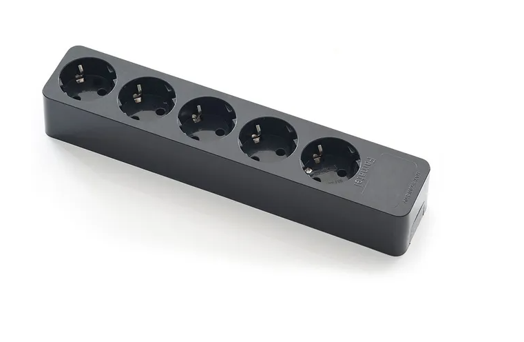 Pikendusjuhtme pistikupesa pp 5x must