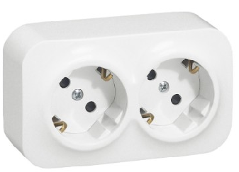 Pistikupesa m-ga 2-ne pinnapealne valge