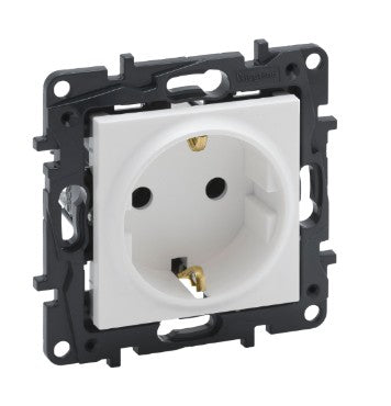 Pistikupesa süvistatav valge NILOE