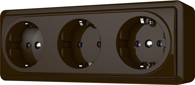 Pistikupesa maandusega 3-ne, pinnapealne, pruun