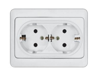 Pistikupesa maandusega 2x süvispaiagldatav, valge