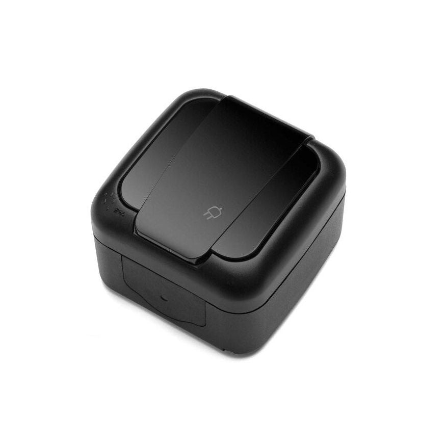 Pistikupesa pinnapealne must IP54