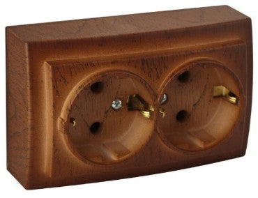 Pistikupesa 2x pinnapealne kirss