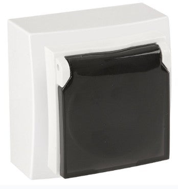 Pistikupesa IP44 pinnapealne valge