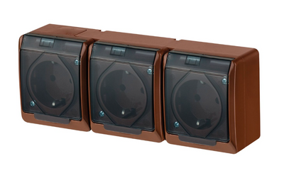 Pistikupesa 3-ne pinnapealne pruun läbipaistva kaanega IP44