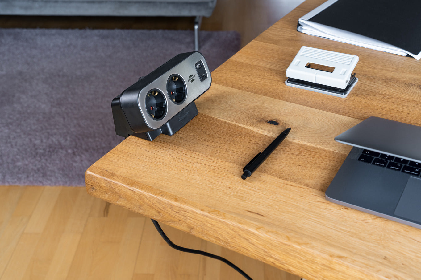 Pikendusjuhe lauapealne 2m 2pesa+USB+kiirlaadimispesa kuldne