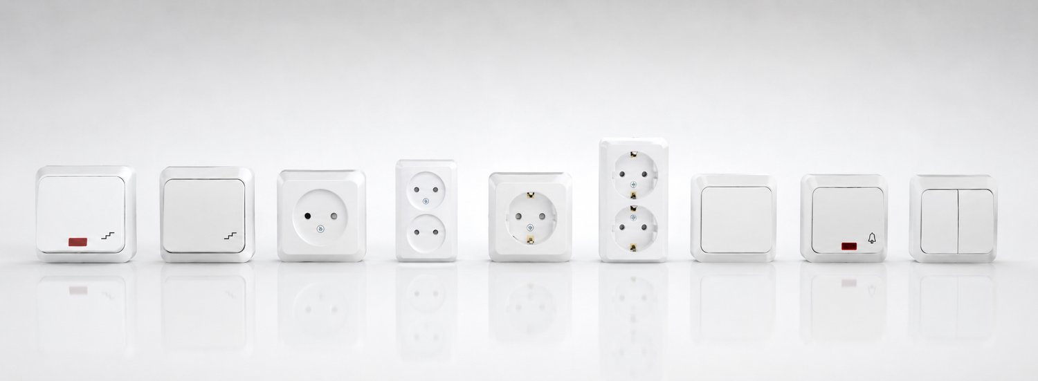 Schneider Electric PRIMA pinnapealsed lülitid ja pistikupesad valges toonis