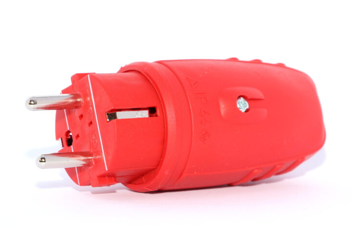 Pistik maandusega punane 16A IP44