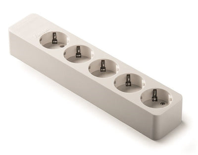 Pikendusjuhtme pistikupesa pp 5x valge