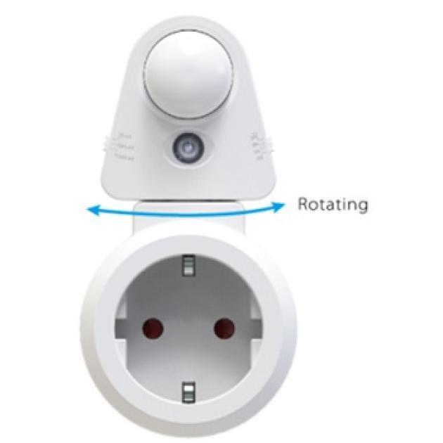 Pistikupesa liikumisanduriga valge 16A