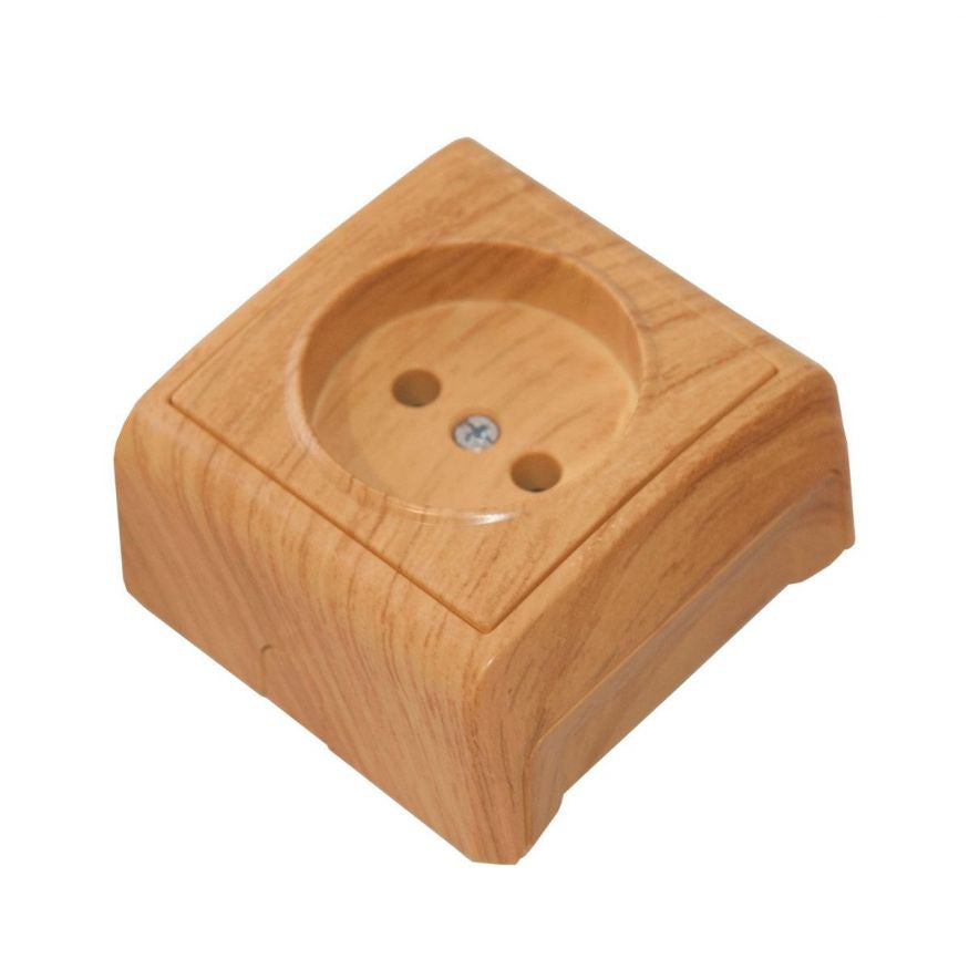 Pistikupesa m-ta pinnapealne pöök