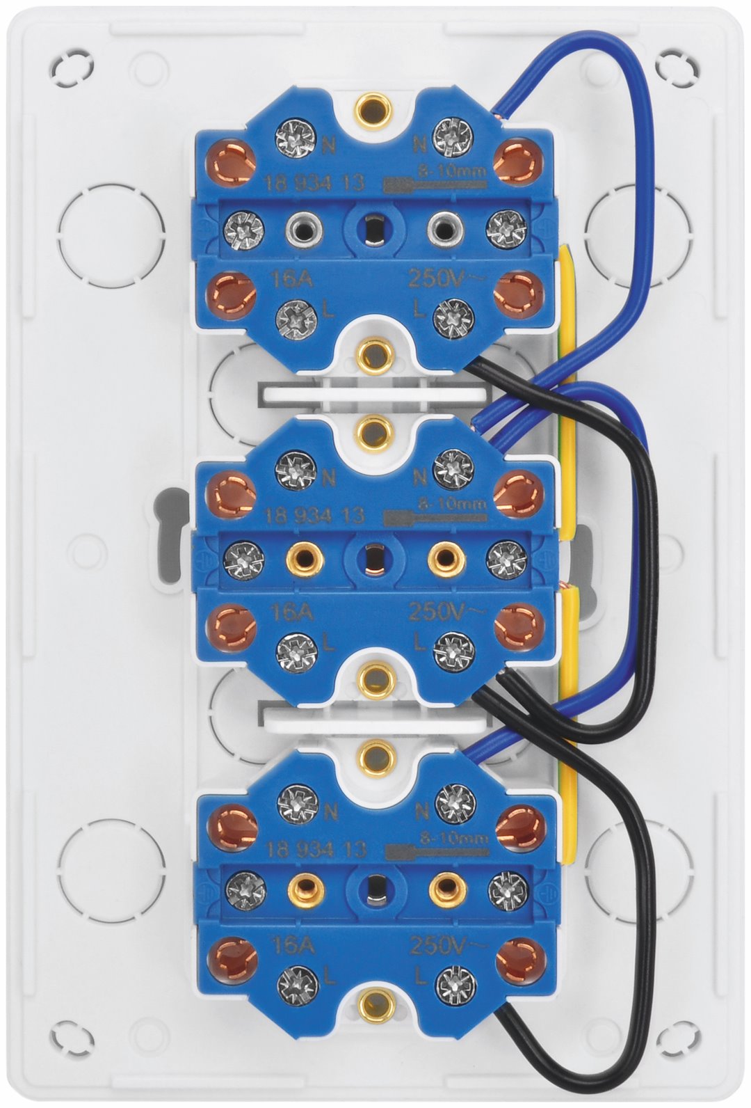 Pistikupesa maandusega 6-ne, pinnapealne, kandiline valge