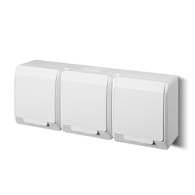 Pistikupesa 3-ne pinnapealne IP44 valge