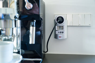 Arvesti pistikupesasse hall IP20 3xLR44